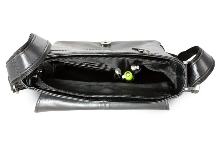 Malý černý pánský kožený crossbag s klopnou 215-1701-60 CRU