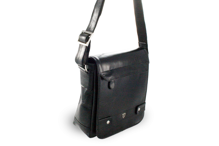 Malý černý pánský kožený crossbag s klopnou 215-1701-60 CRU