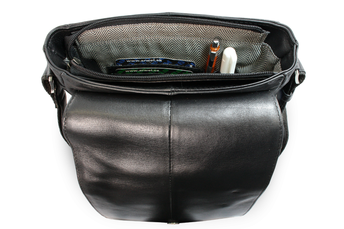 Malý černý pánský kožený crossbag s klopnou 215-1701-60